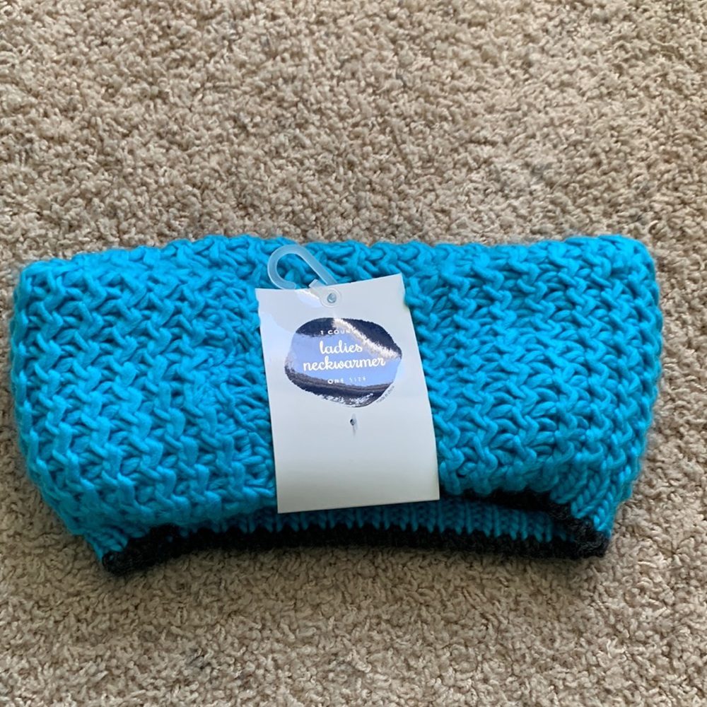 Ladies neck warmer, never worn